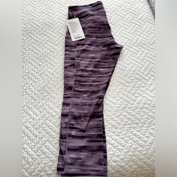 lululemon athletica Pants - Lululemon Crop Leggings